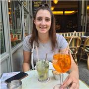 Mathe-Tutorin, die Kinder ab der Grundschule bis zur 10. Klasse unterrichtet